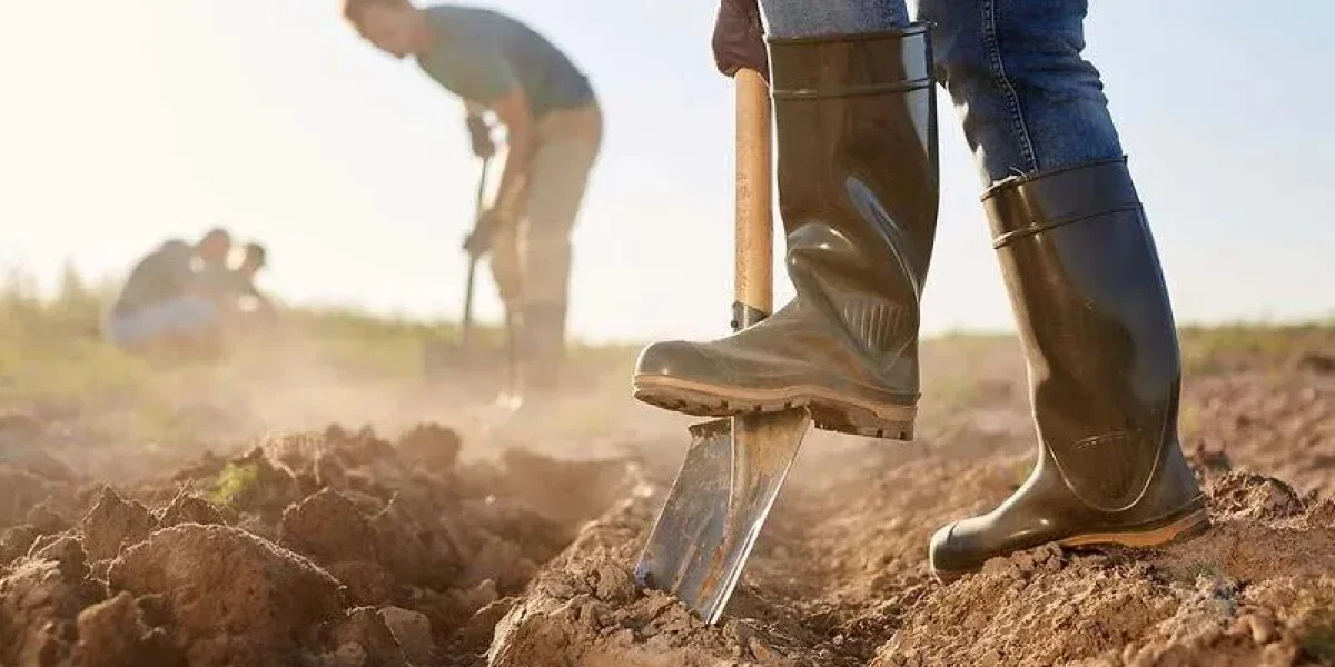 How to Choose the Right Farm Boots for Work Safety